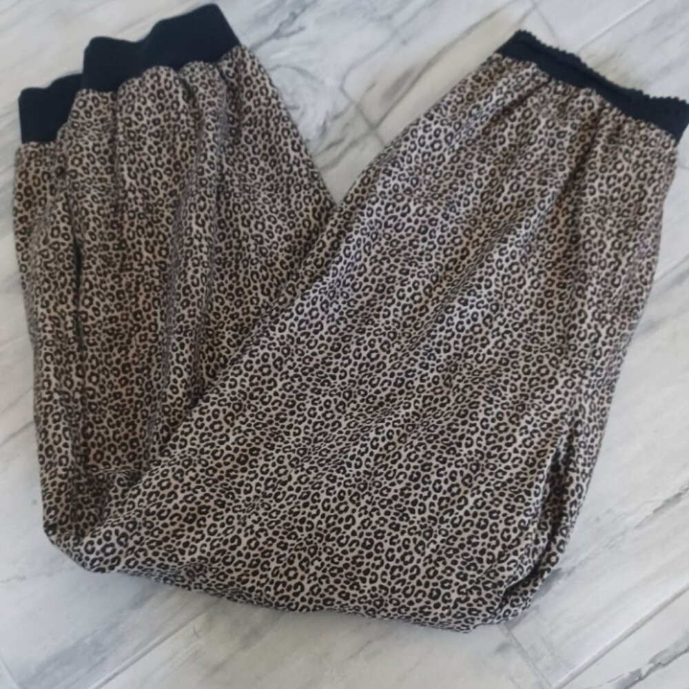 Mix IT Leopard Stretch Waist Pajamas or Workout Wear Size Medium